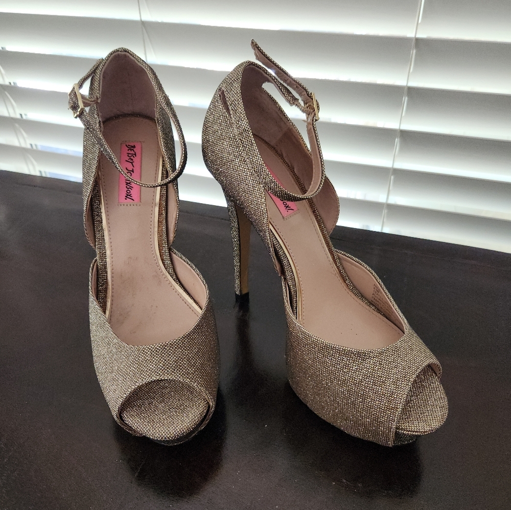 Betsey Johnson Gold Glitter High Heels Size 8.5